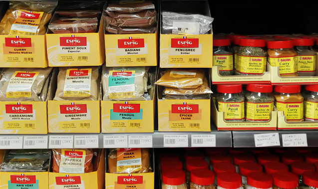 Épices orientales et herbes aromatiques - Cumin, sumac, cannelle, menthe séchée